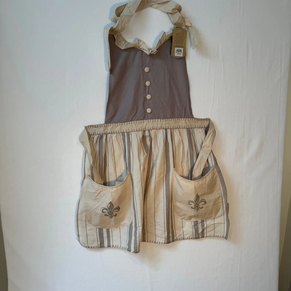 Apron from Sur La Table. Fleur de Lis